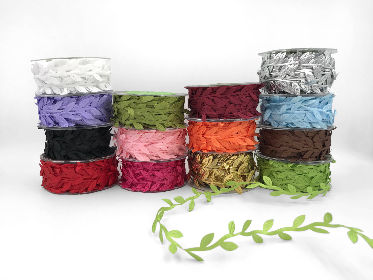 Gold Classic Cutout Leaf Ribbon Trim